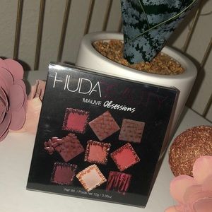 Huda beauty mauve obsessions palette